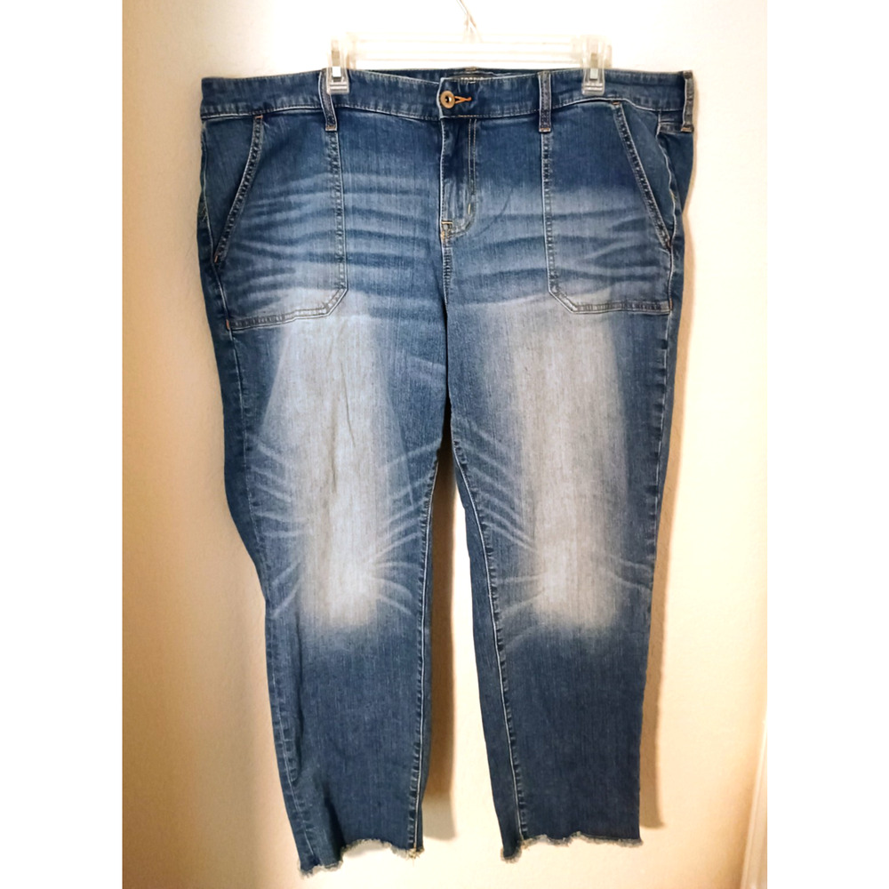 Torrid Crop Boyfriend Vintage Stretch Raw Hem Jeans Sz 20
